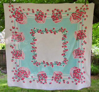 Illustration for article titled This Summer, Buy a Vintage TableclothÂ